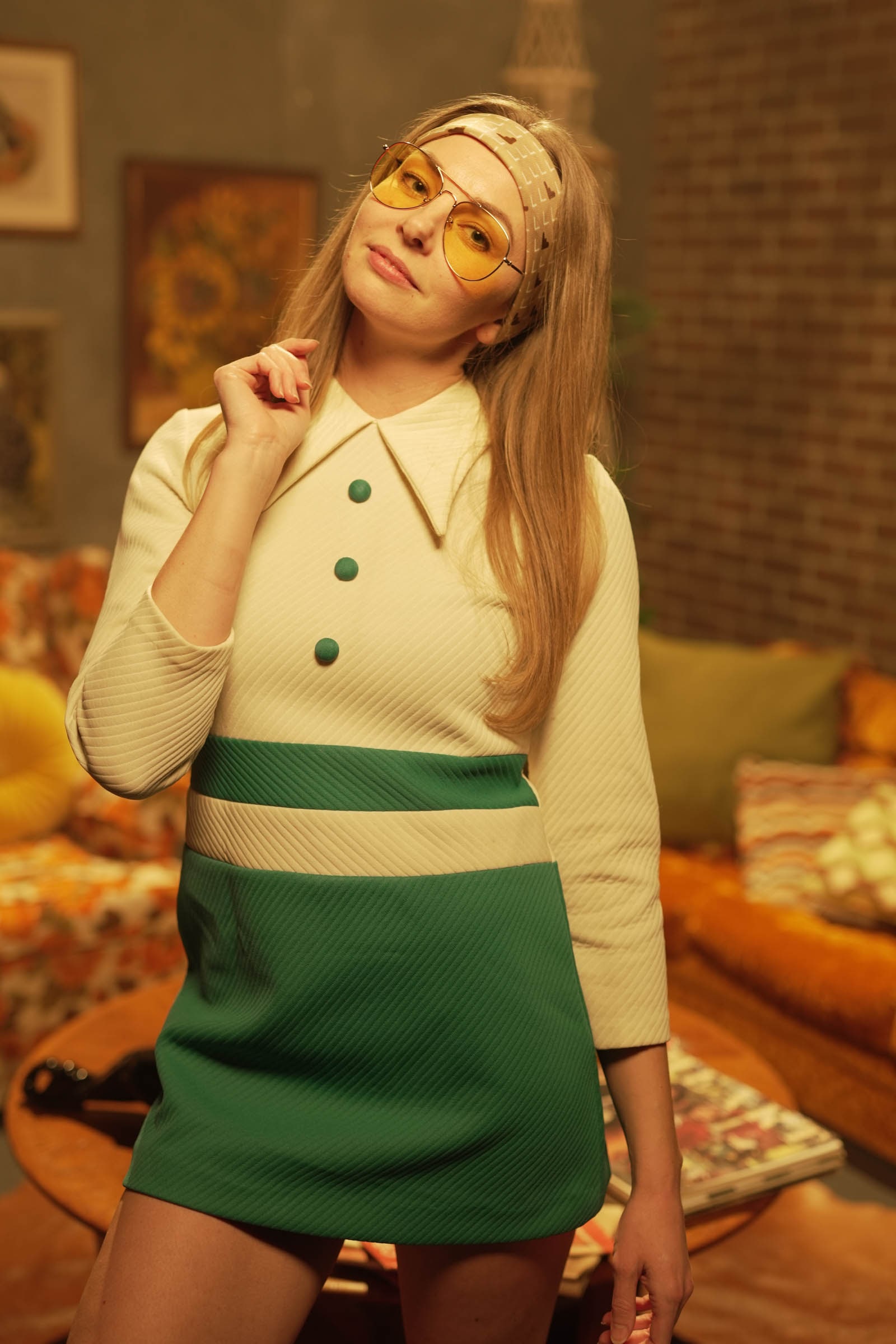 Angela in the 70s Lounge review image 4
