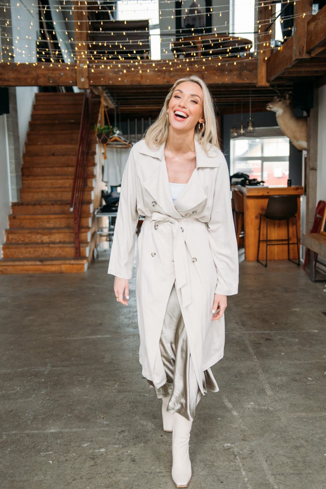 Lannah corporate story frame 18: Business portraits for Lannah in Kelowna, with warm creative profile images, styled light, close beauty frames and a softer personal-brand rhythm..