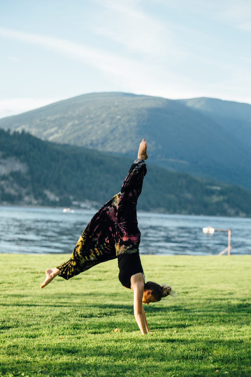 Shani Yoga corporate story frame 20: Wellness portraits for Shani with yoga movement, shoreline light and wooded settings, created for a personal brand with an active outdoor focus.