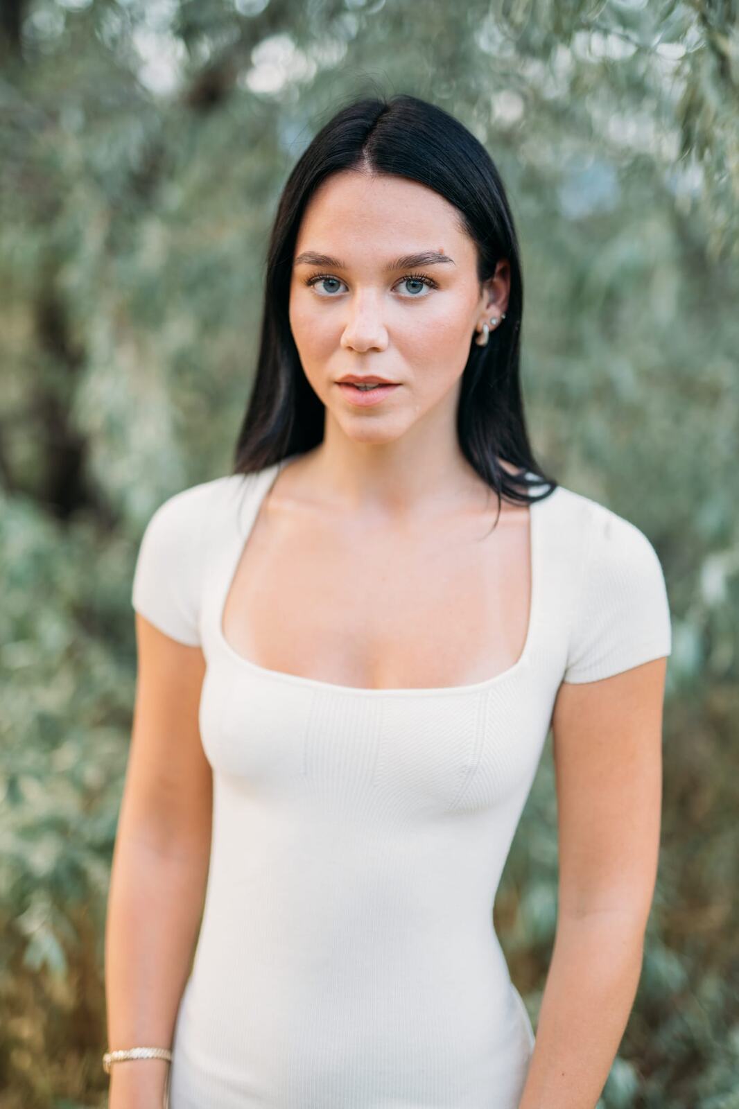 Shaylin at Bertram portraits story frame 1: A large Bertram session with water, green shade, outfit changes and Okanagan location detail that gives the story a clear place.