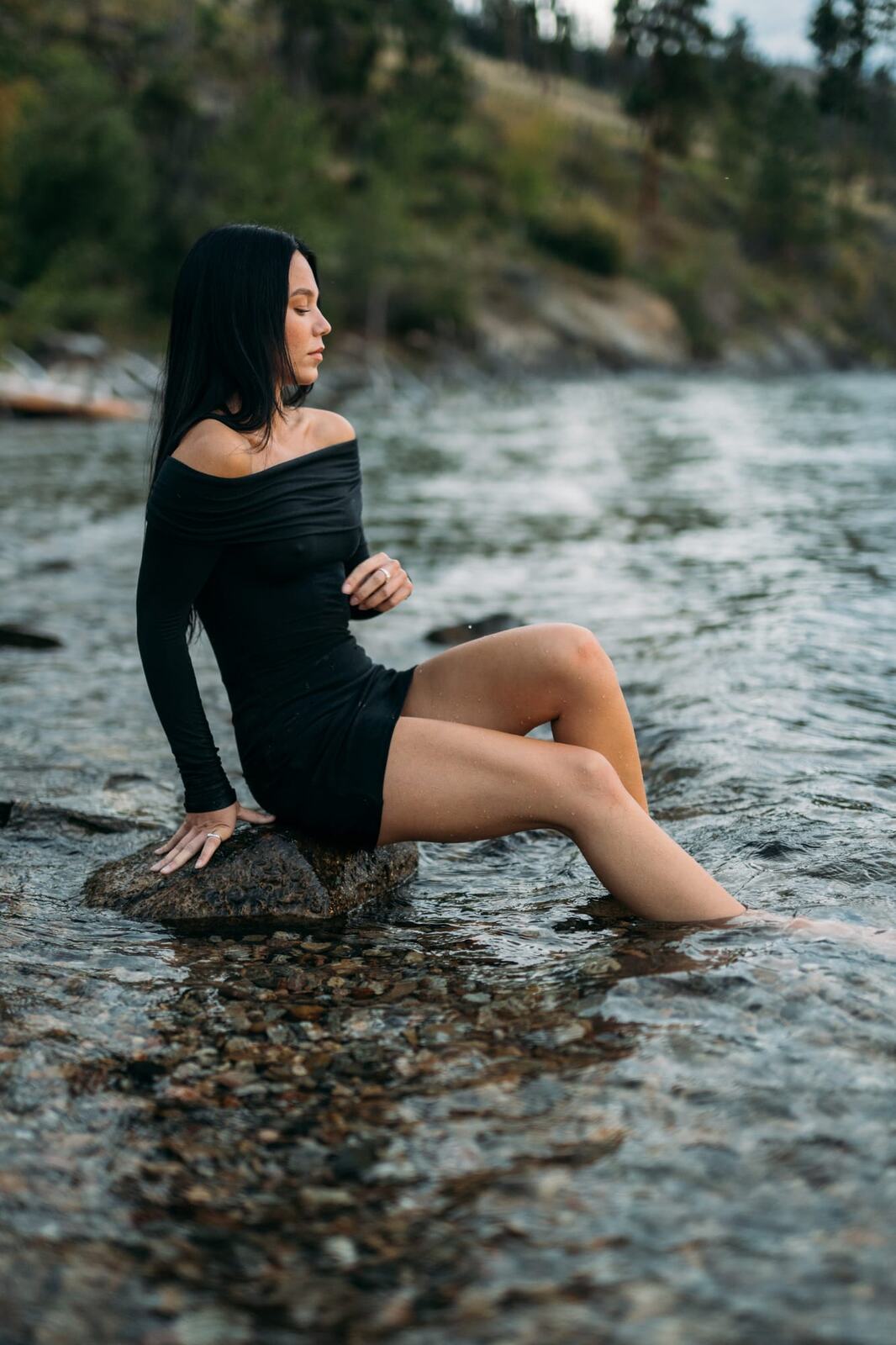 Shaylin at Bertram portraits story frame 21: A large Bertram session with water, green shade, outfit changes and Okanagan location detail that gives the story a clear place.