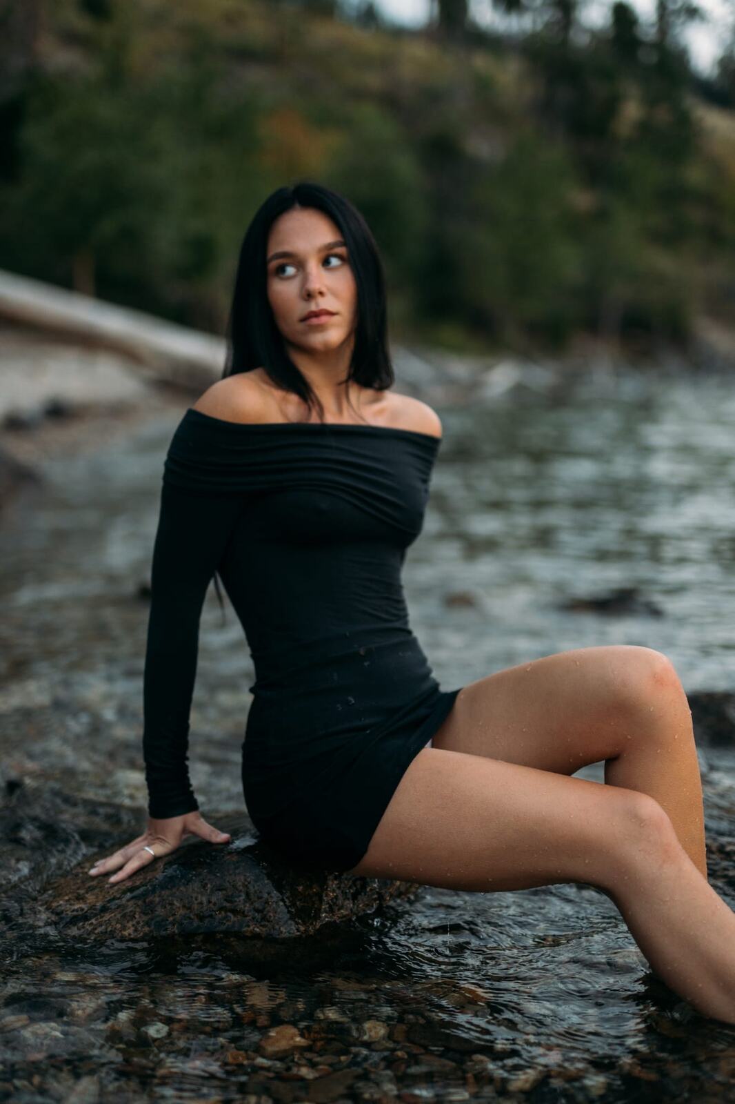 Shaylin at Bertram portraits story frame 22: A large Bertram session with water, green shade, outfit changes and Okanagan location detail that gives the story a clear place.